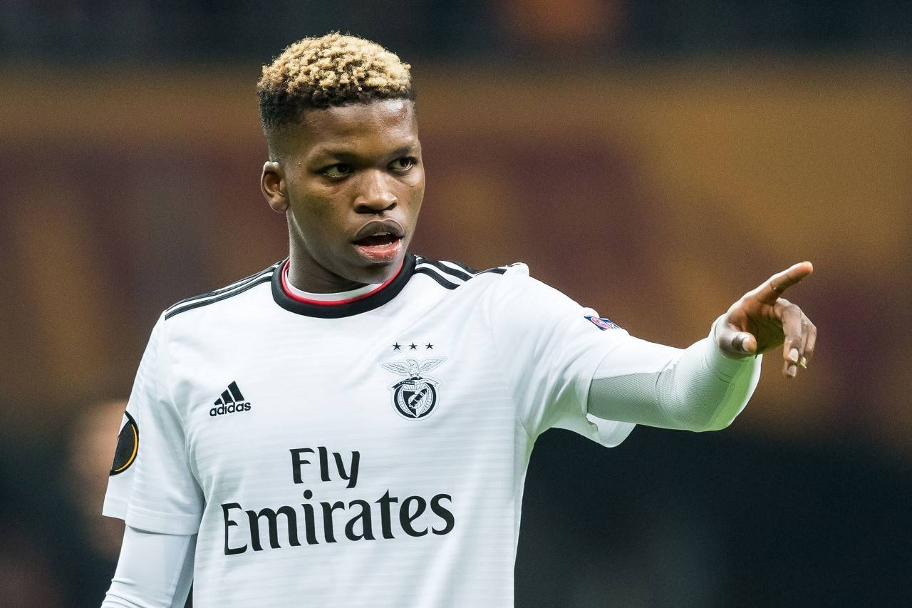 天空：伯恩利寻求补强四个位置，对本菲卡中场F-路易斯感兴趣